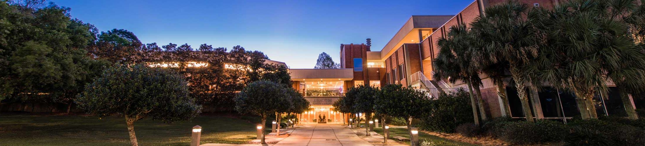 米切尔商学院 at Night -- Seen as one of the top business schools in Alabama.